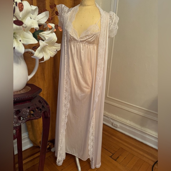 Petite Miss Elaine Vintage Bridal Lace Edged Robe And Slip Peignoir Set - Picture 5 of 15
